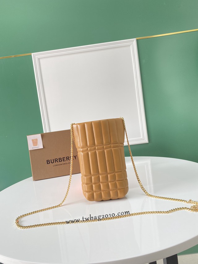 Burberry專門店新款米色皮革水桶包 巴寶莉絎縫時裝秀款羔羊皮鏈條包 yxb1332
